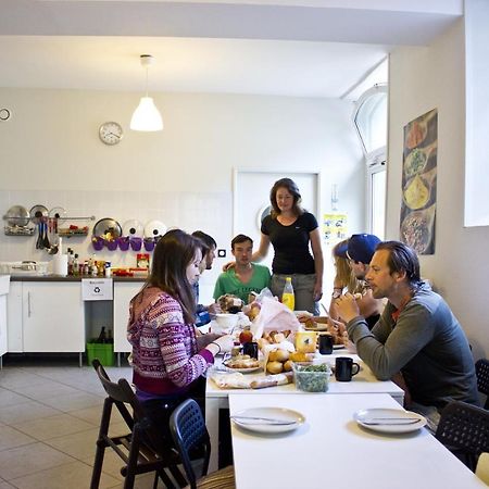 Fontaineblhostel Hostel & Camping Near Fontainebleau La Chapelle-la-Reine Ngoại thất bức ảnh