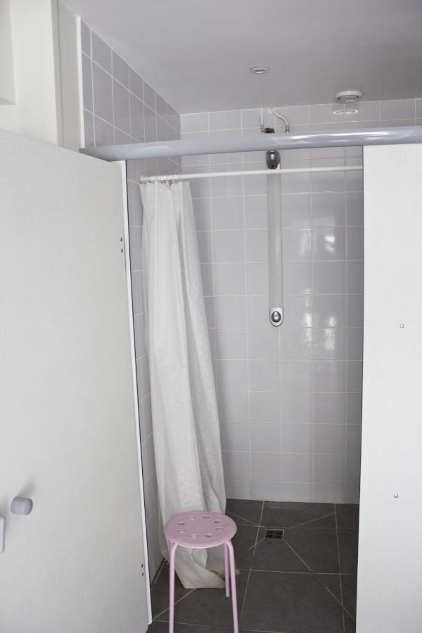 Fontaineblhostel Hostel & Camping Near Fontainebleau La Chapelle-la-Reine Ngoại thất bức ảnh