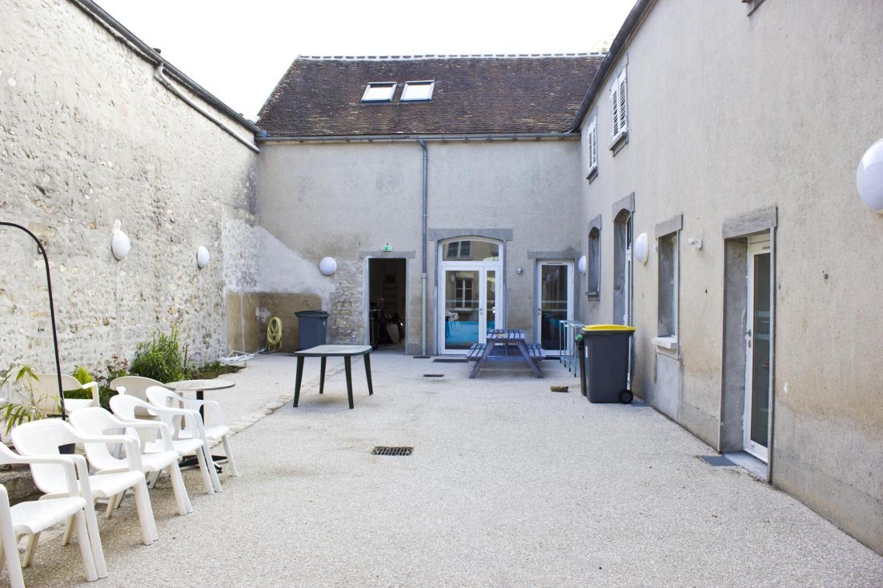 Fontaineblhostel Hostel & Camping Near Fontainebleau La Chapelle-la-Reine Ngoại thất bức ảnh